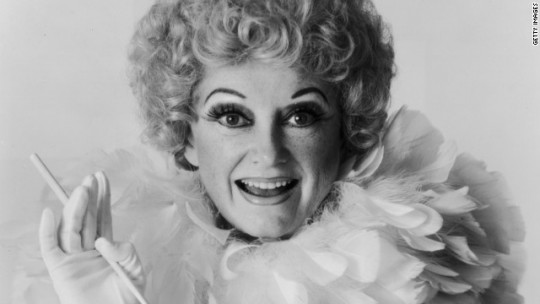 DÉCÈS: Phyllis Diller (1917-2012)