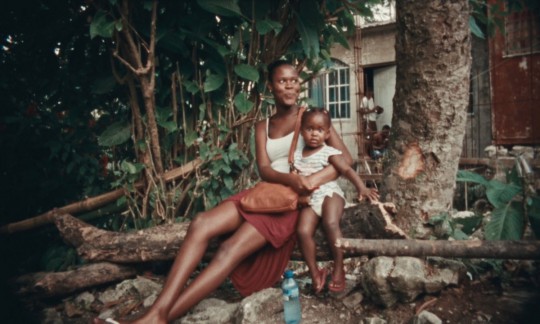 BLACK MOTHER: gros plan sur un documentaire sélectionné à Karlovy Vary