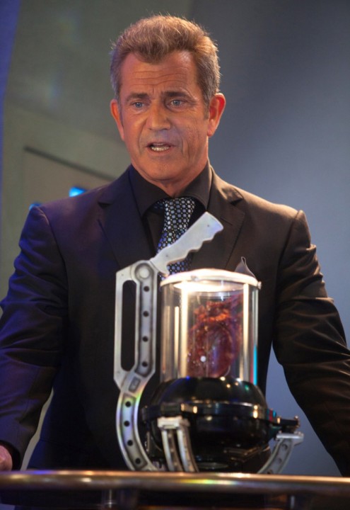 MACHETE KILLS: première image de Mel Gibson + nouveaux visuels juteux