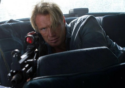 EXPENDABLES 2: Van Damme en feu, Chuck Norris médite et Schwarzy démonte sur les nouvelles images